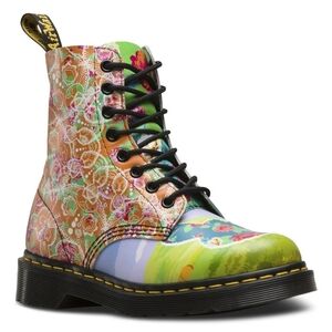 Dr. Martens Pascal Daze in Backhand Leather W5